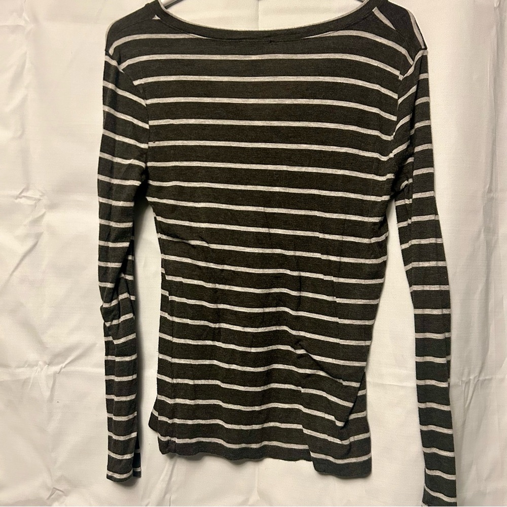 Zenana Outfitters Striped V-Neck Long Sleeve Top Size L - Picture 3 of 4